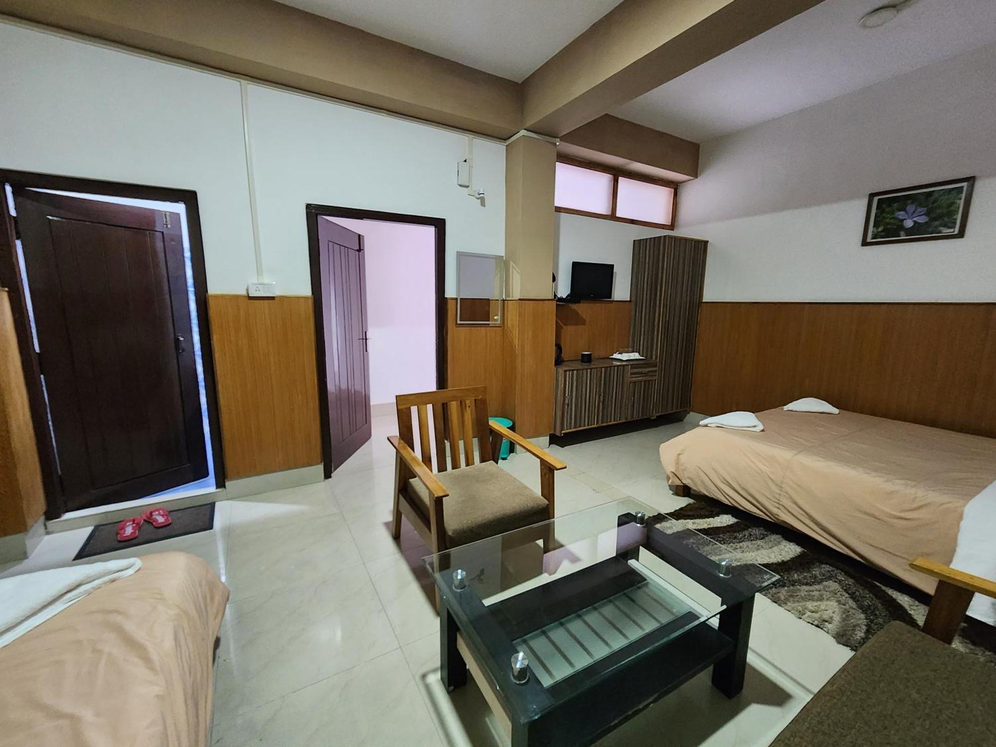 Hotel The Oak Tawang Exterior photo